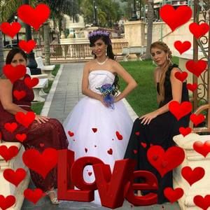 Meet your Posher, Leticia